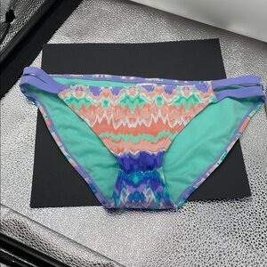 2.8.26 NWT Xhilaration Multicolor Bikini Bottom (M)